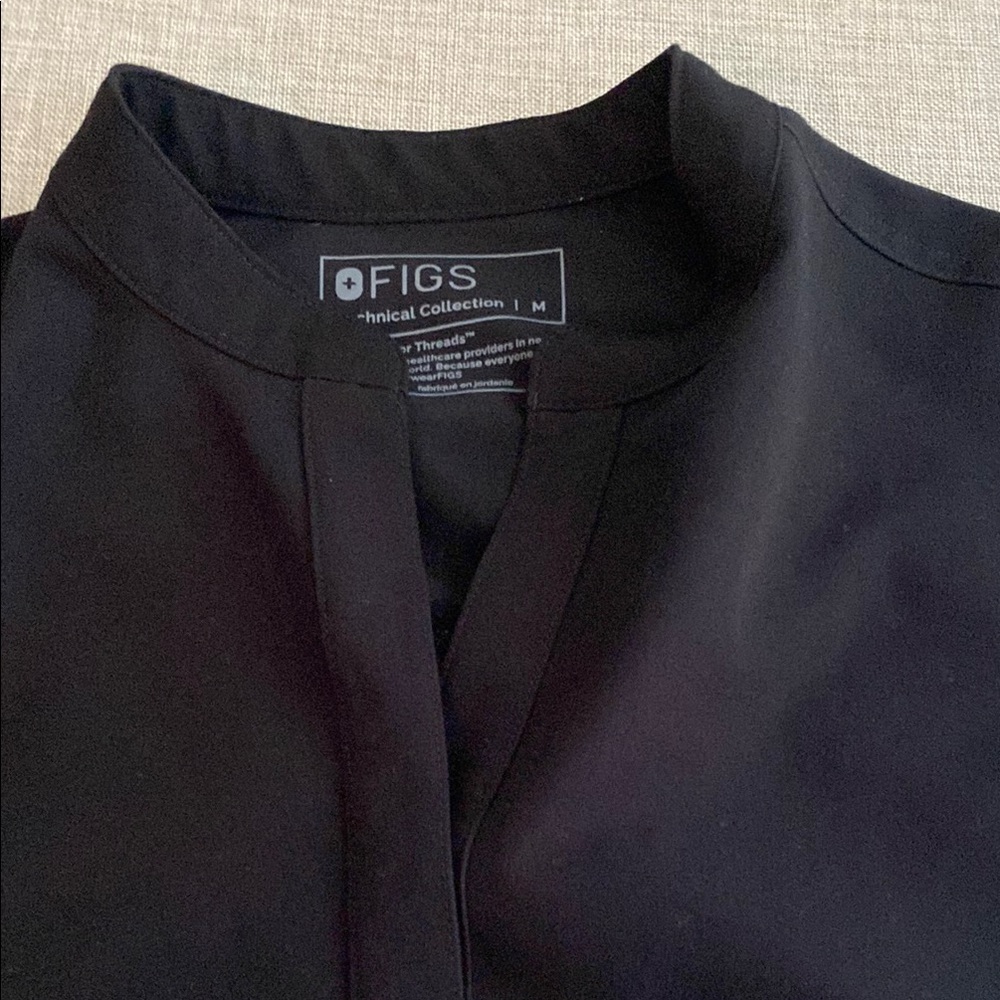 FIGS Rafaela Black Medium Scrub Top